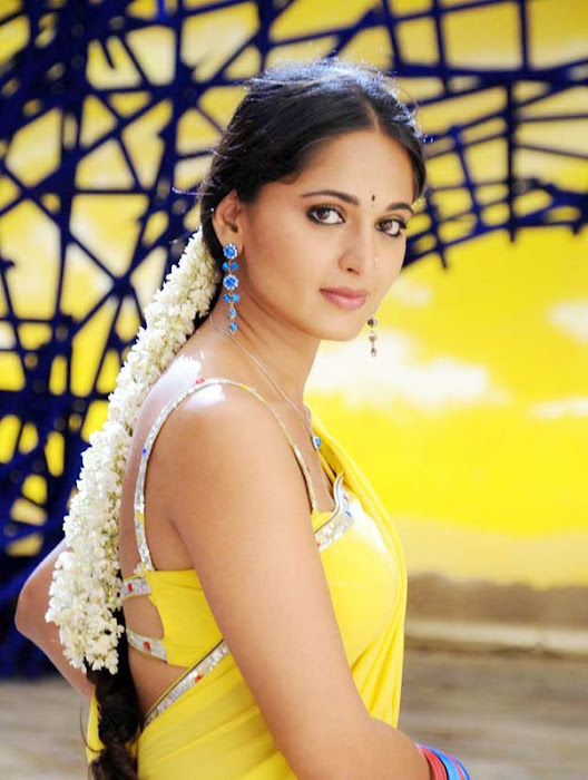 anushka in yellow saree